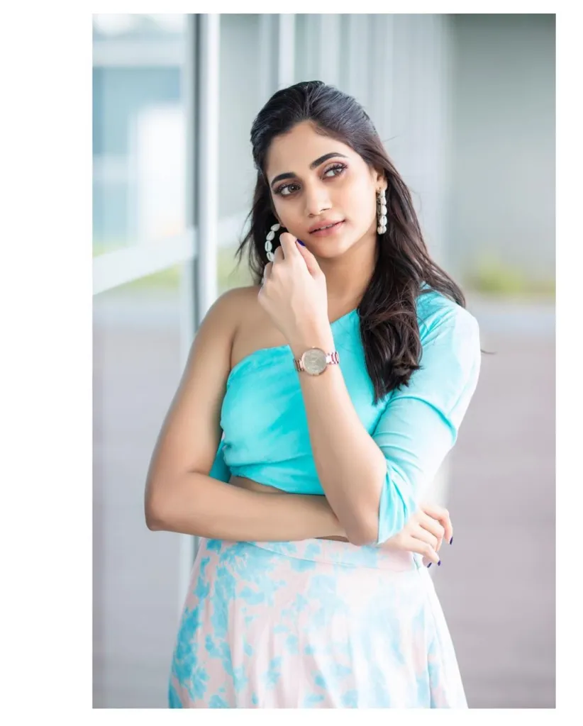 Losliya leaks photo viral on social media