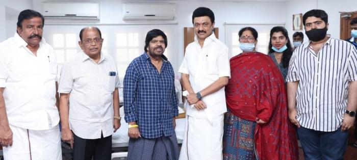 T rajendar said about simbu marriage in chennai airport after us treatment