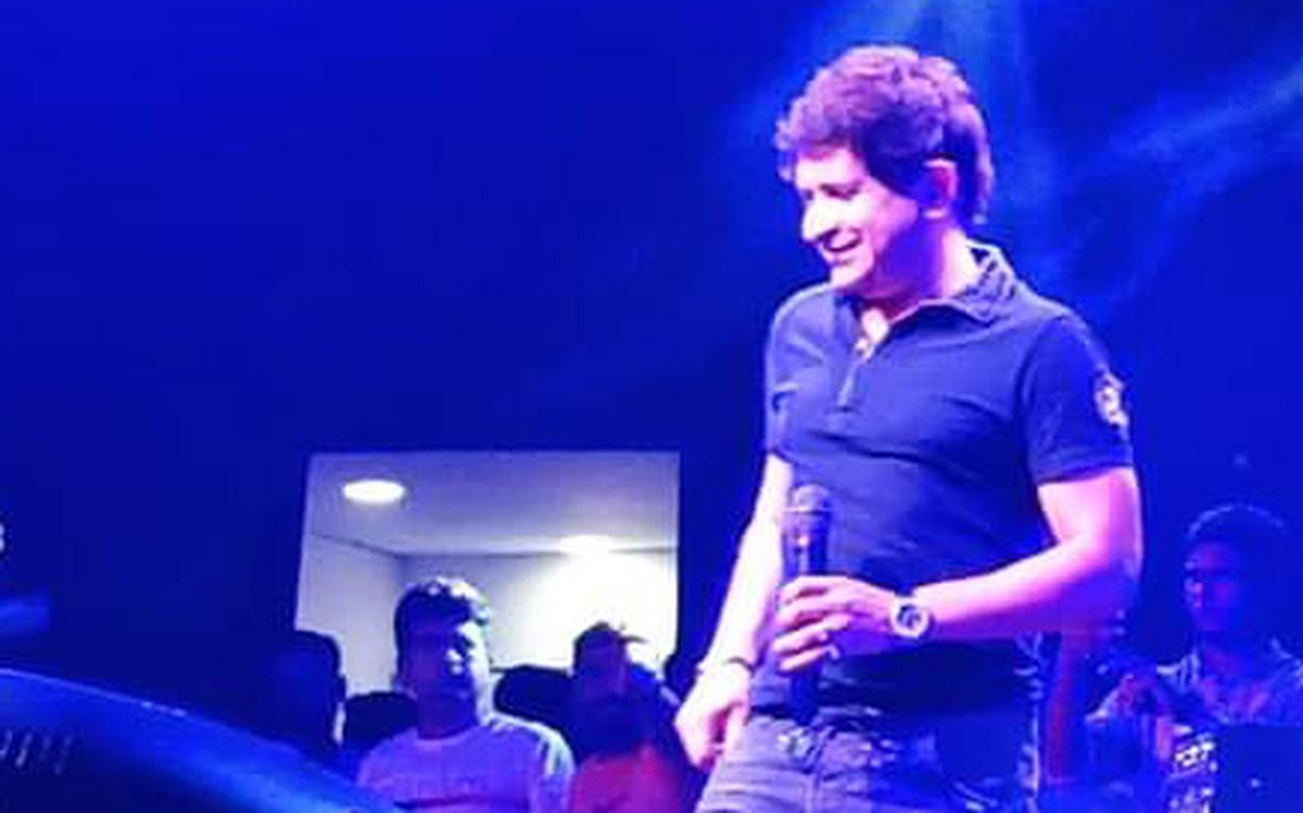 Krishnakumar kunnath to get out of the stage after uncomfort feel viral video