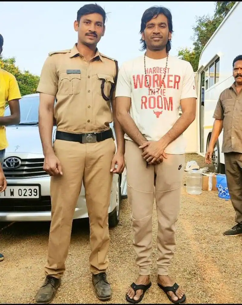 Dhanush looks young in vaathi movie