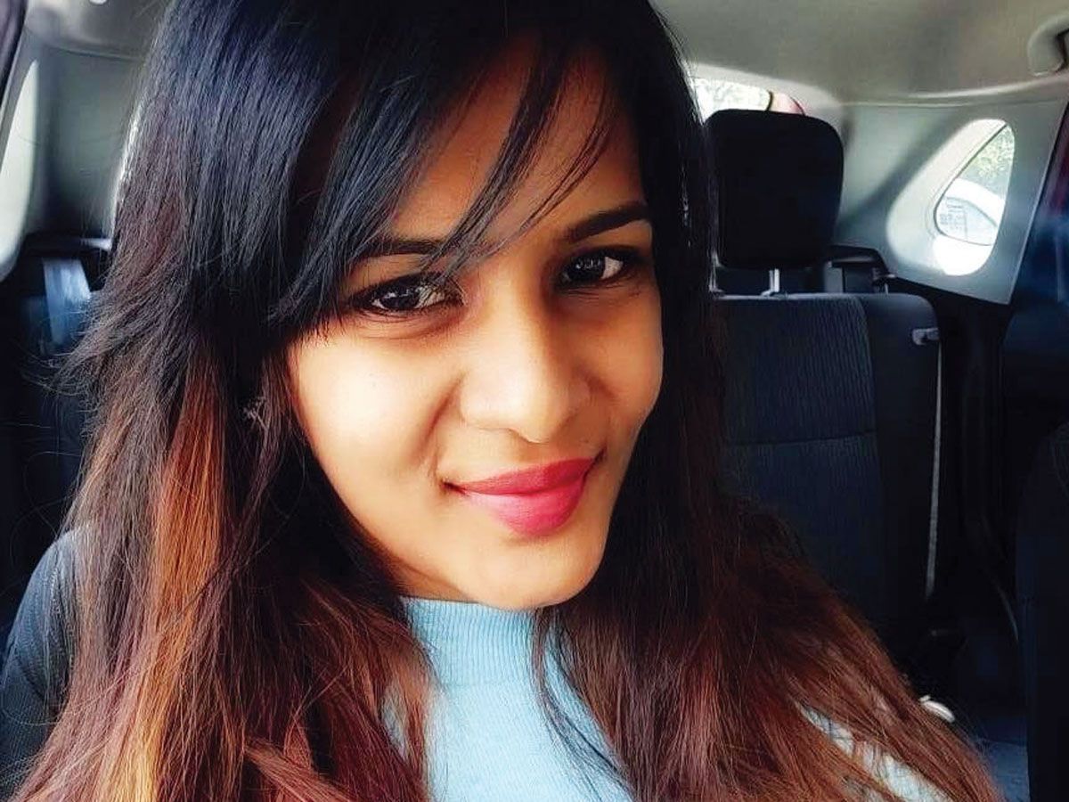 Meera mithun cries on interview about poverty and issues depression faced by her now viral video