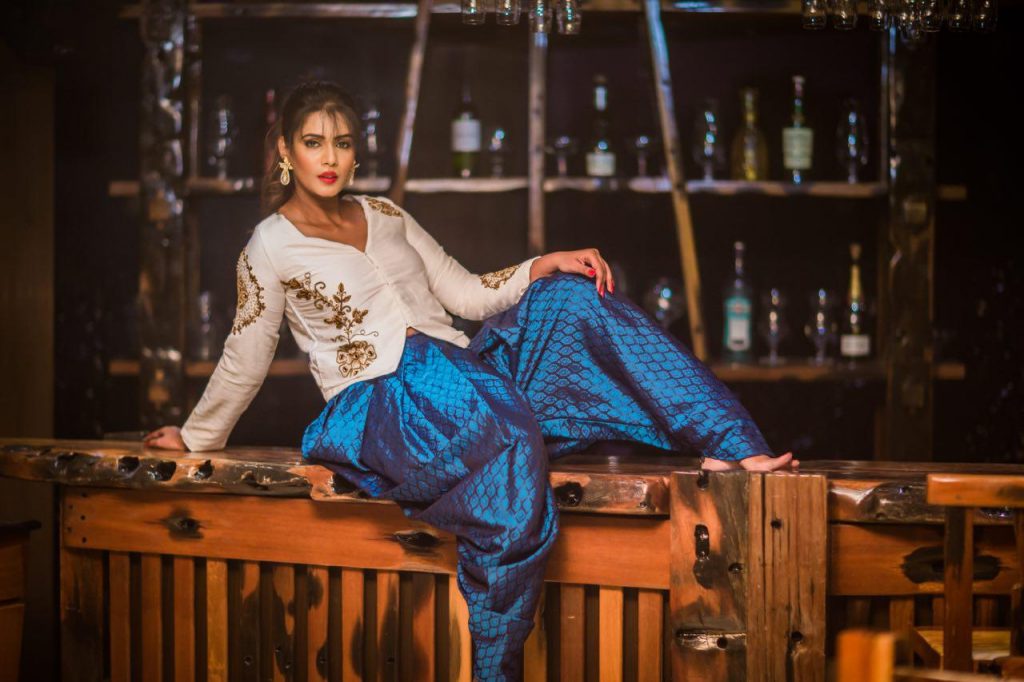 Meera mithun cries on interview about poverty and issues depression faced by her now viral video