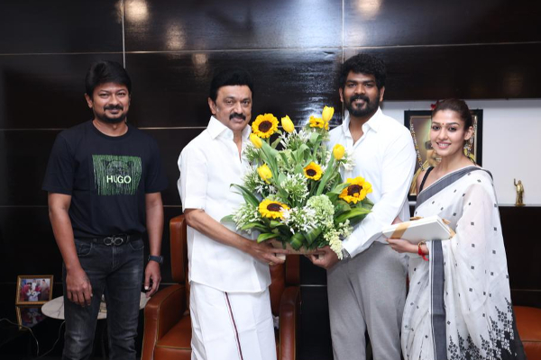 Vignesh shivan and nayanthara invites tamilnadu cm for marriage