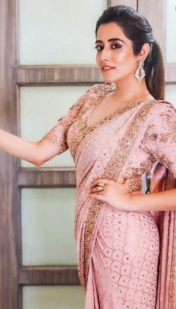 Jonita gandhi about marrying anirudh in award function