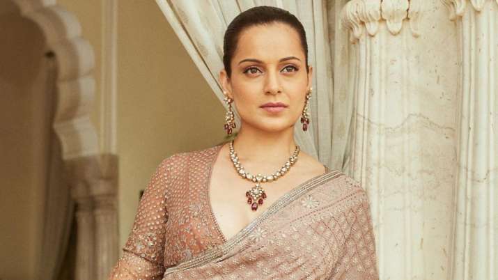 Kangana ranaut status getting viral on social media for qatar airways post