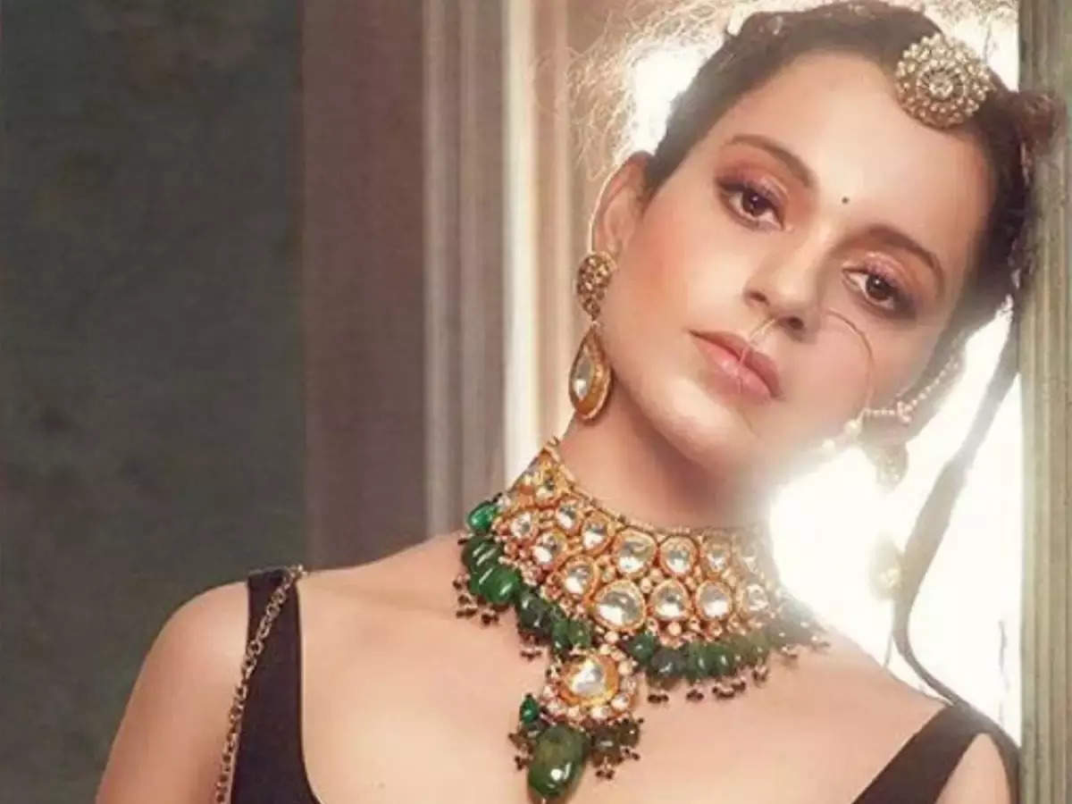 Kangana ranaut status getting viral on social media for qatar airways post