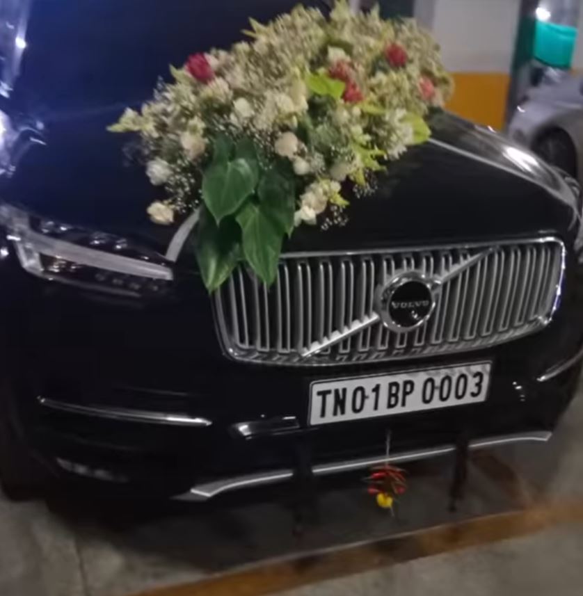 Nayanthara gifted 20 crore worth bungalow to vignesh shivan photos getting viral