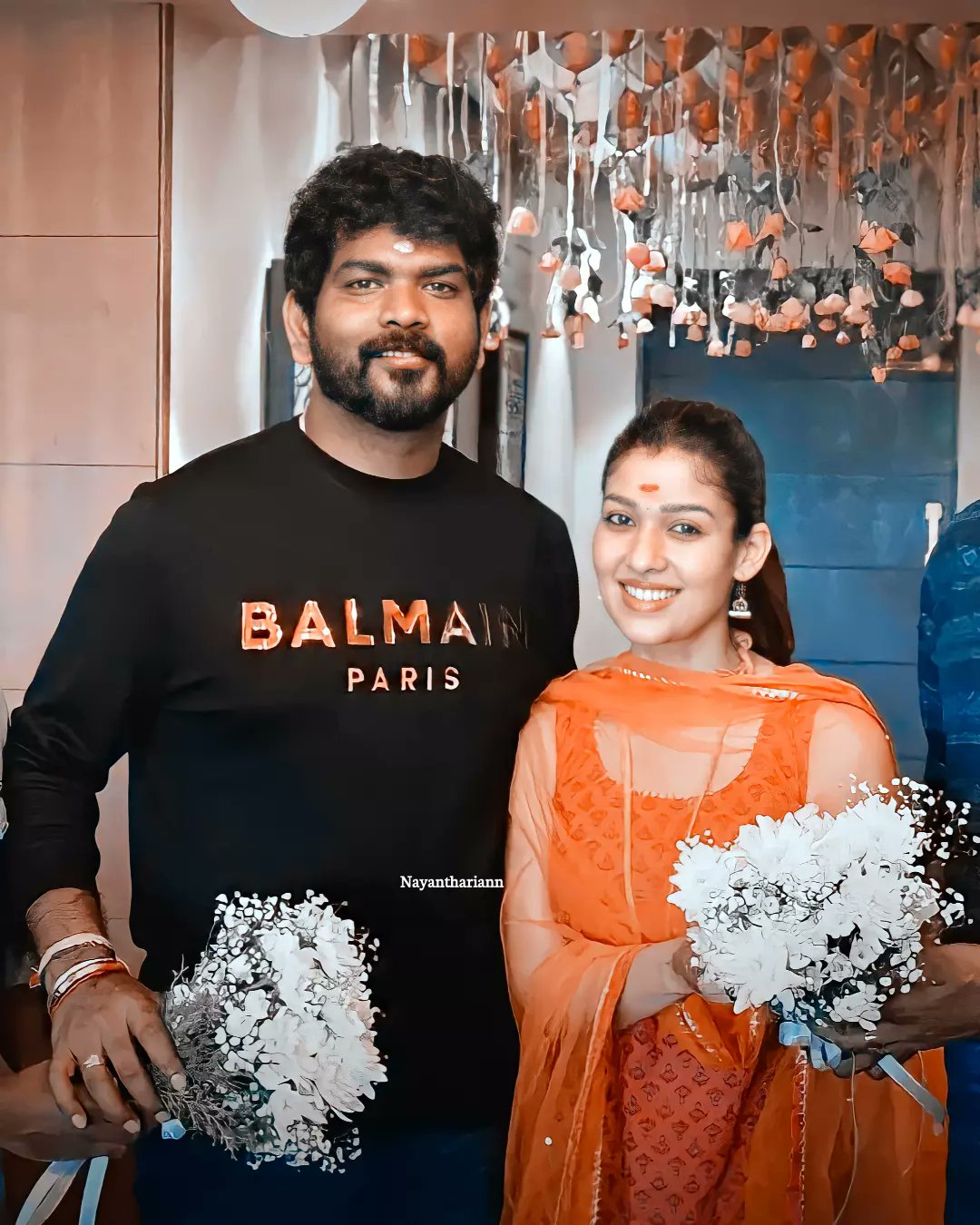 Vignesh shivan and nayanthara spotted in cochin airport