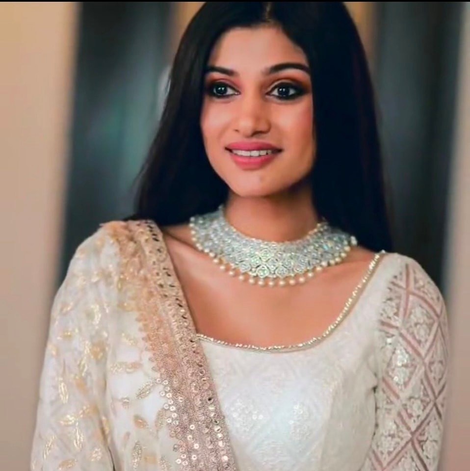 Oviya interview about simbu getting viral on social media