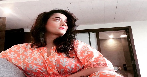 Kiran rathod half nude photos shocking fans and getting viral on social media