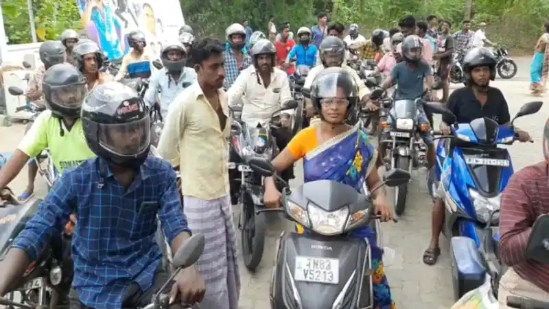 Free petrol for thalapathy vijay birthday whoever wears helmet