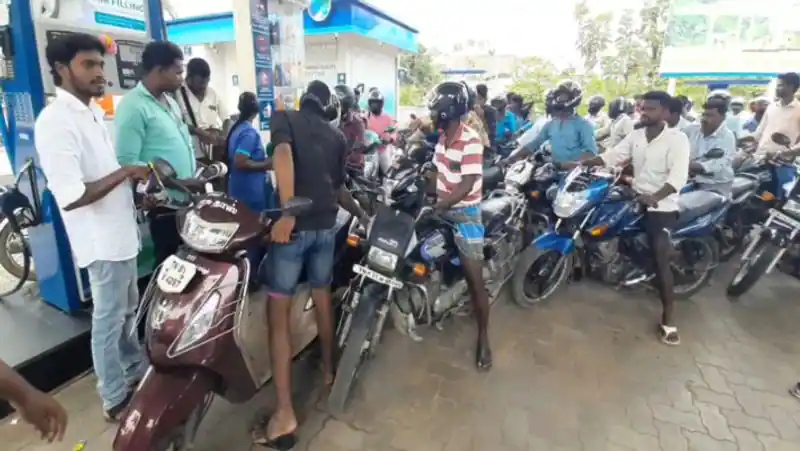 Free petrol for thalapathy vijay birthday whoever wears helmet