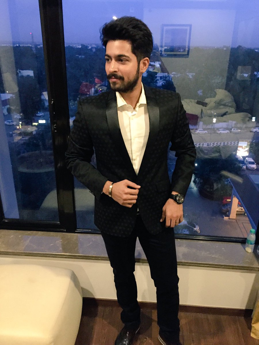 harish kalyan to get married soon and his pair pic getting viral