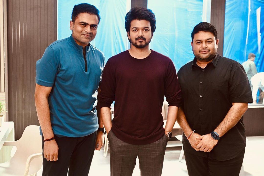 varisu and maharishi photos are compared by fans and question it as remake