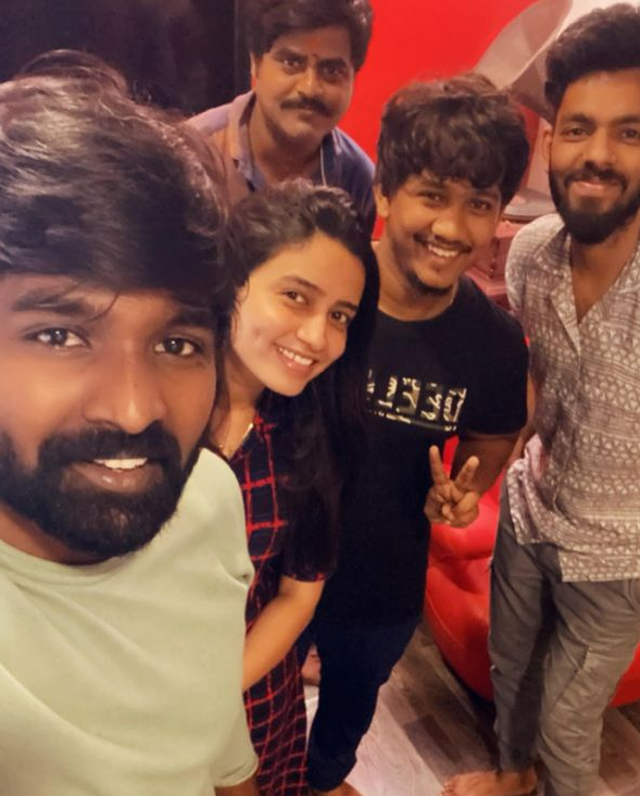 Actor bharath in kana kaanum kaalangal serial look alike vijay sethupathi photos getting viral on social media