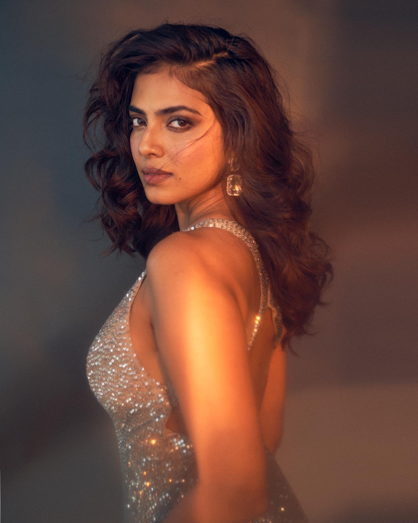 Malavika mohanan hot latest photoshoot pics trending on social media
