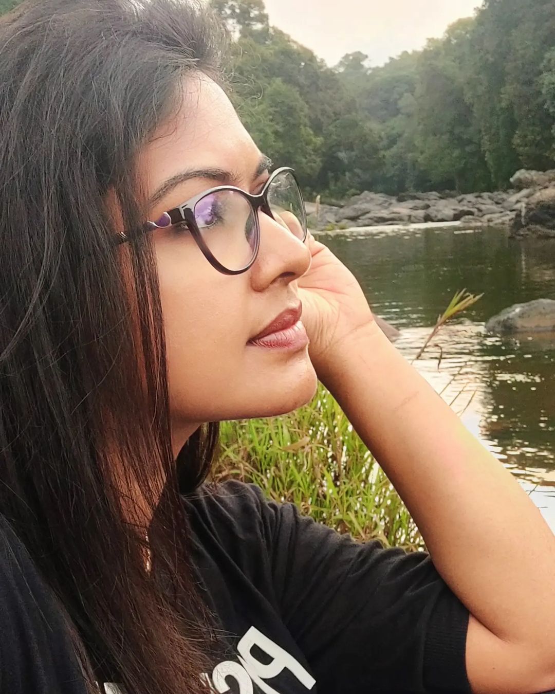 rachitha mahalakshmi dint speak about her husband in biggboss but dinesh wishes her to win the show