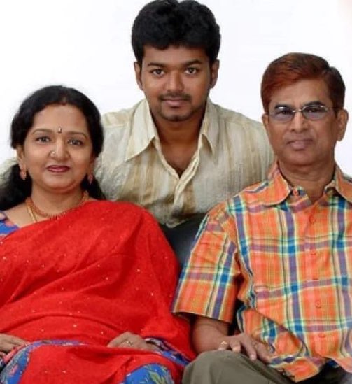 praveen gandhi trolls about vijay serving his fans video getting viral