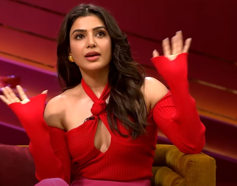 Actor akshay kumar lifted samantha in koffee with karan show video getting viral on social media