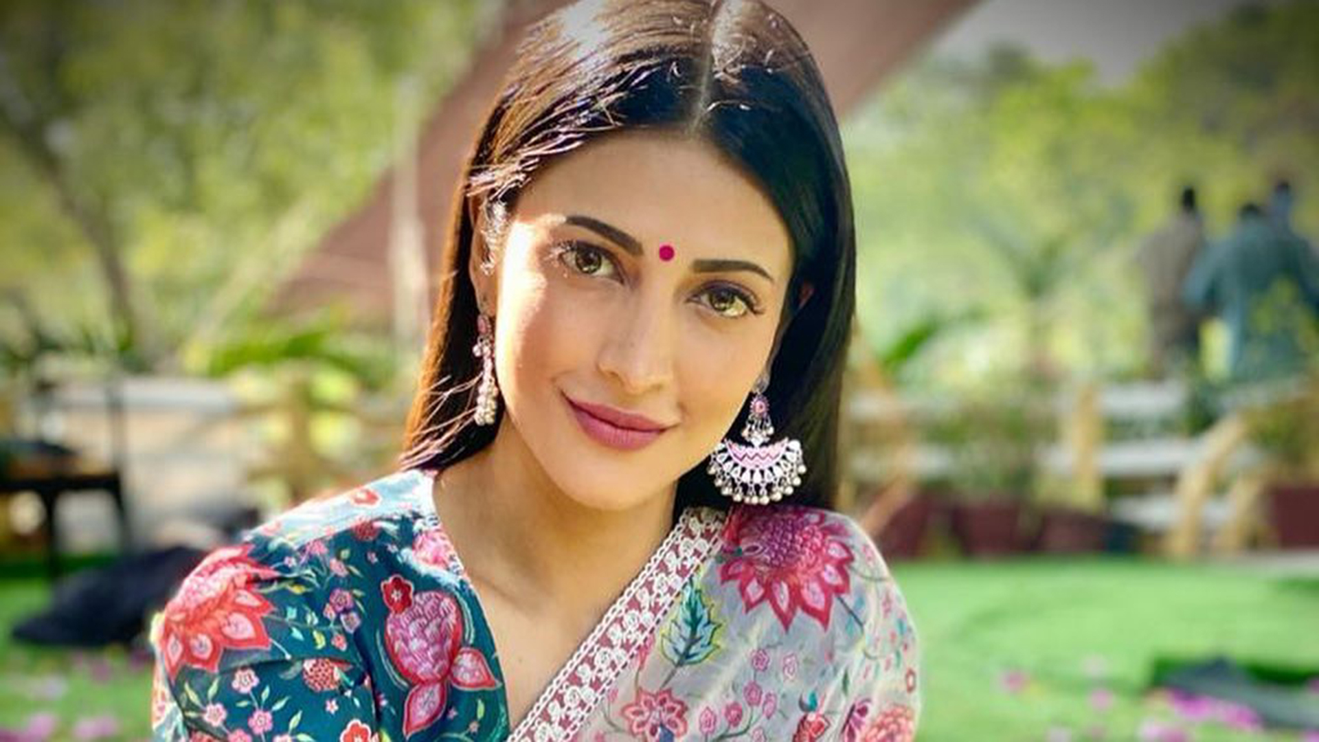 Shruthi haasan posts video about rumours spreading on internet