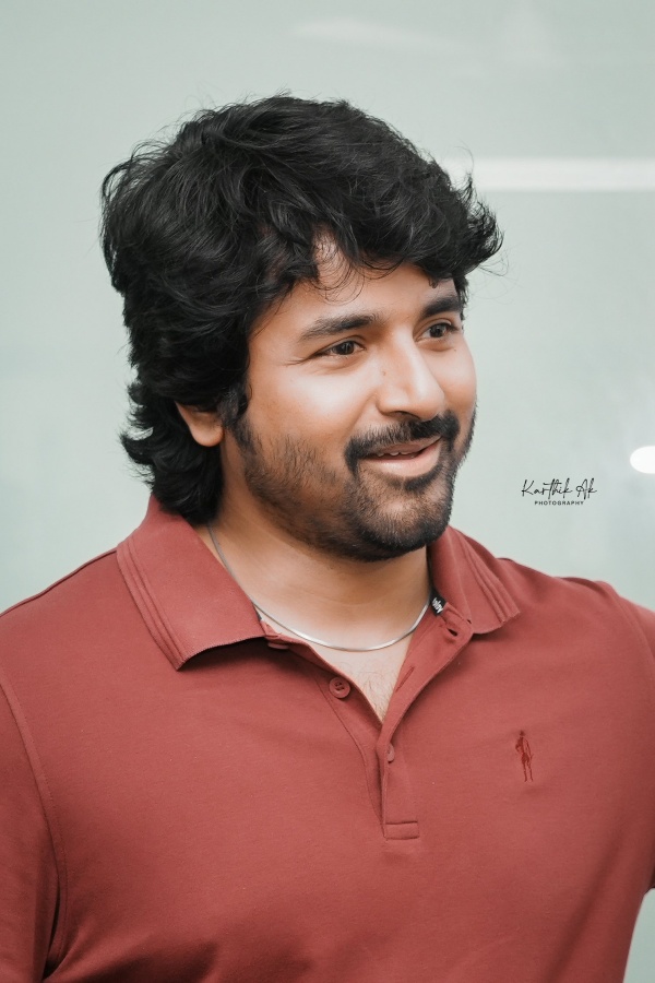 Sivakarthikeyan new look photos getting viral on social media