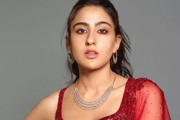 Dhanush movie actress sara alikhan angry on popular bollywood director