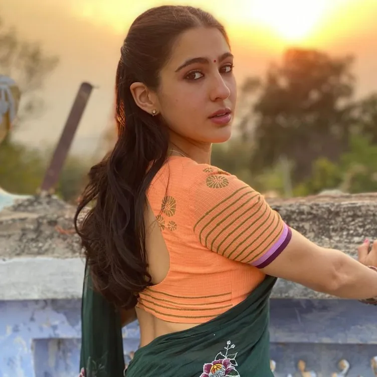 Dhanush movie actress sara alikhan angry on popular bollywood director