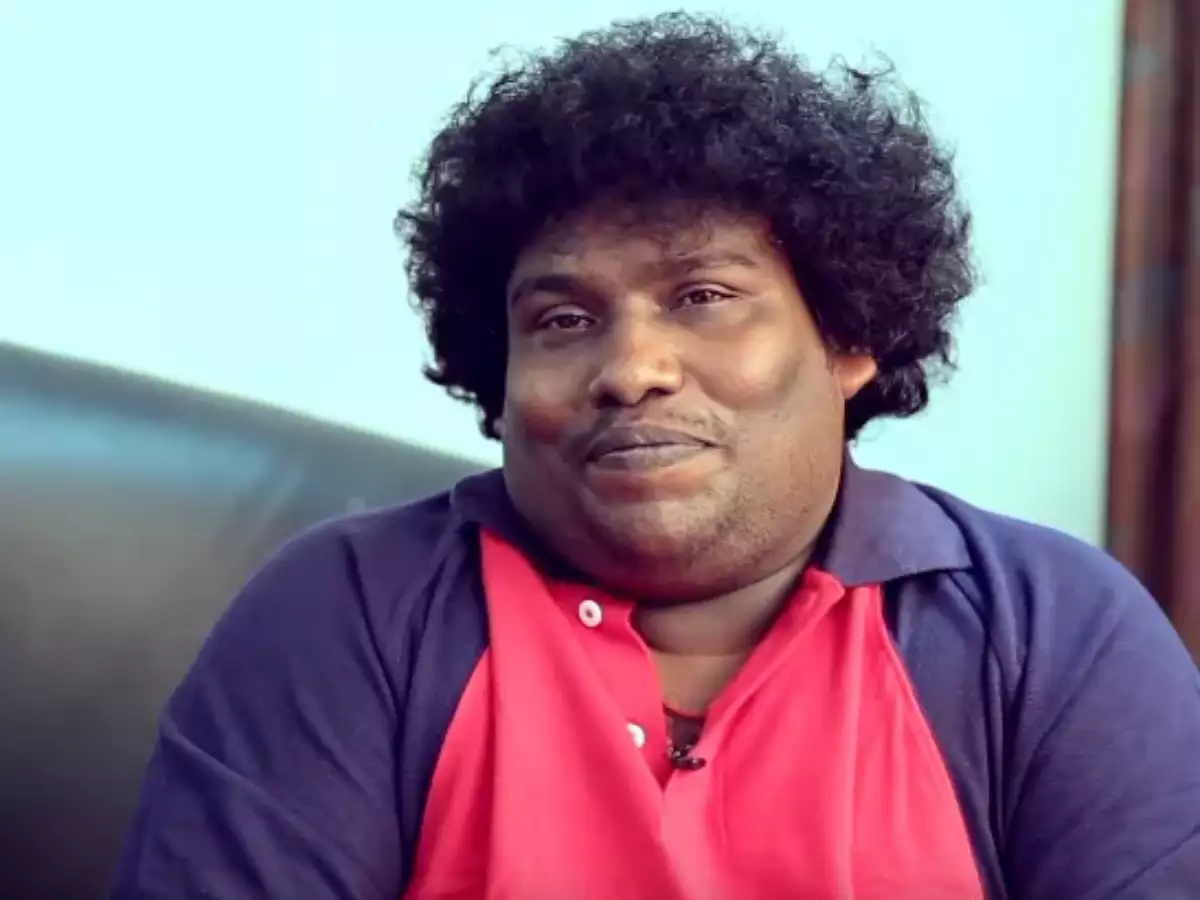 Yogi babu overtake vijay sethupathi in number of films committed