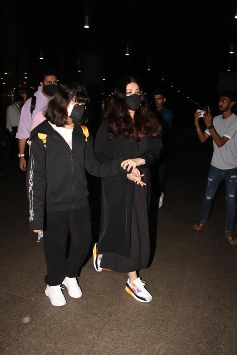 Aiswarya rai bacchan second time pregnant photos getting viral on social media