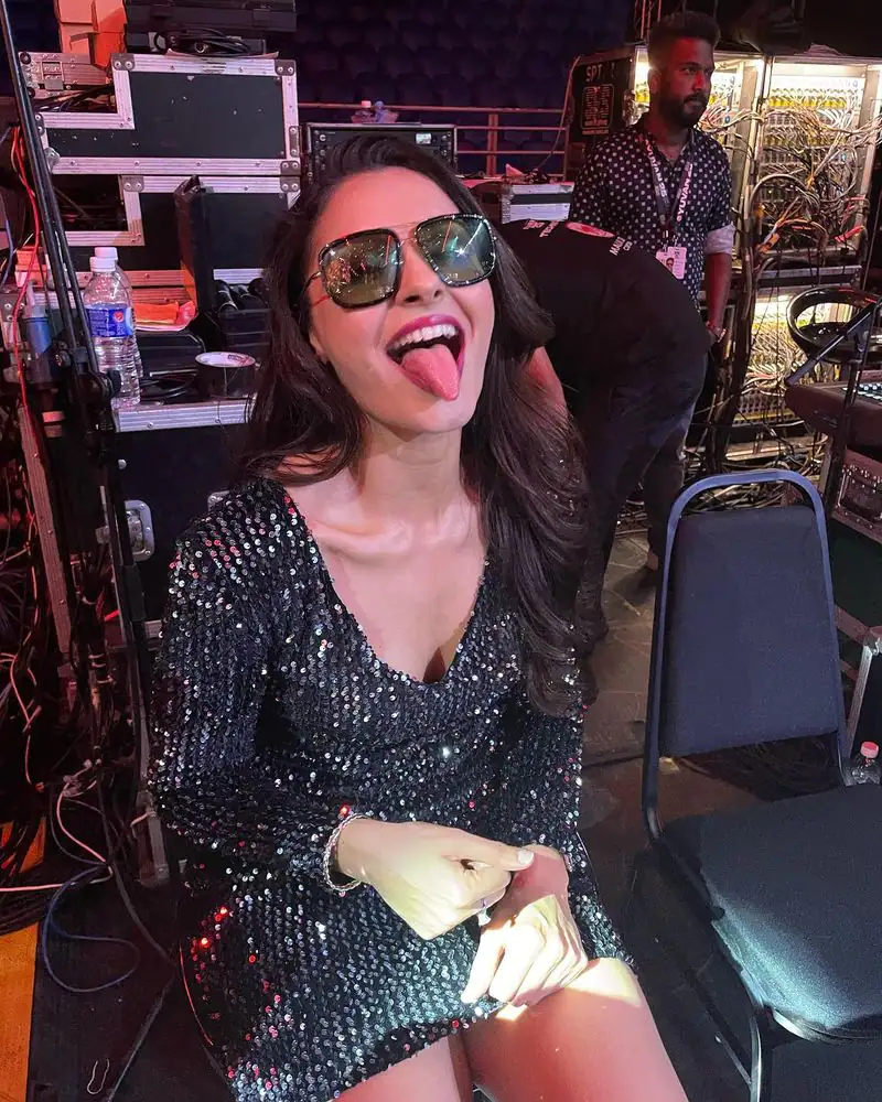 Andrea jermiah poses hot with pisasu expressions photoshoot images getting viral on social media