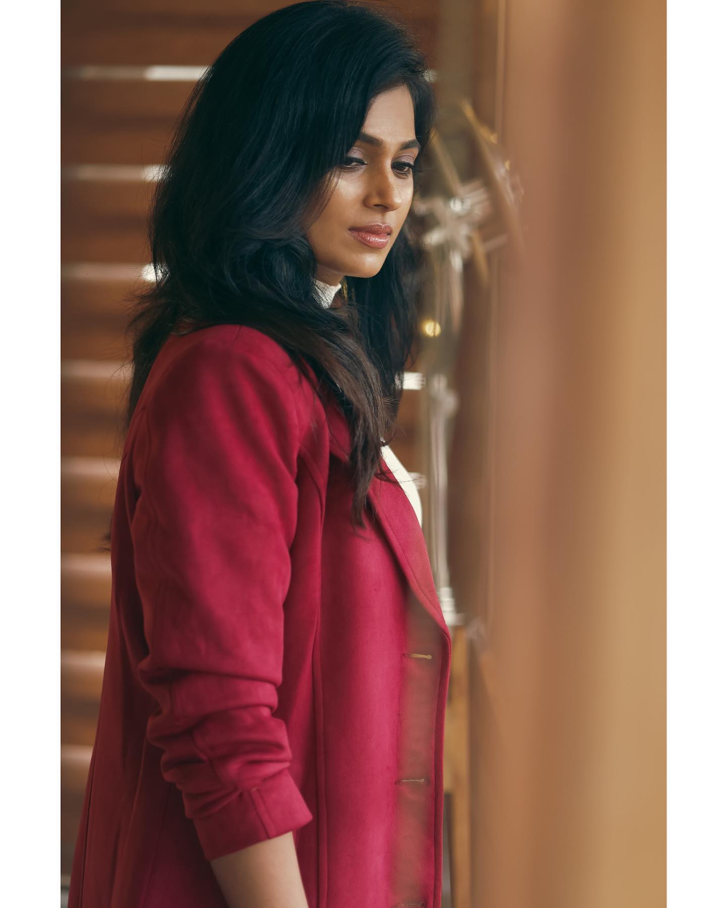 Ramya pandian posing in long coat in hollywood style photos getting viral