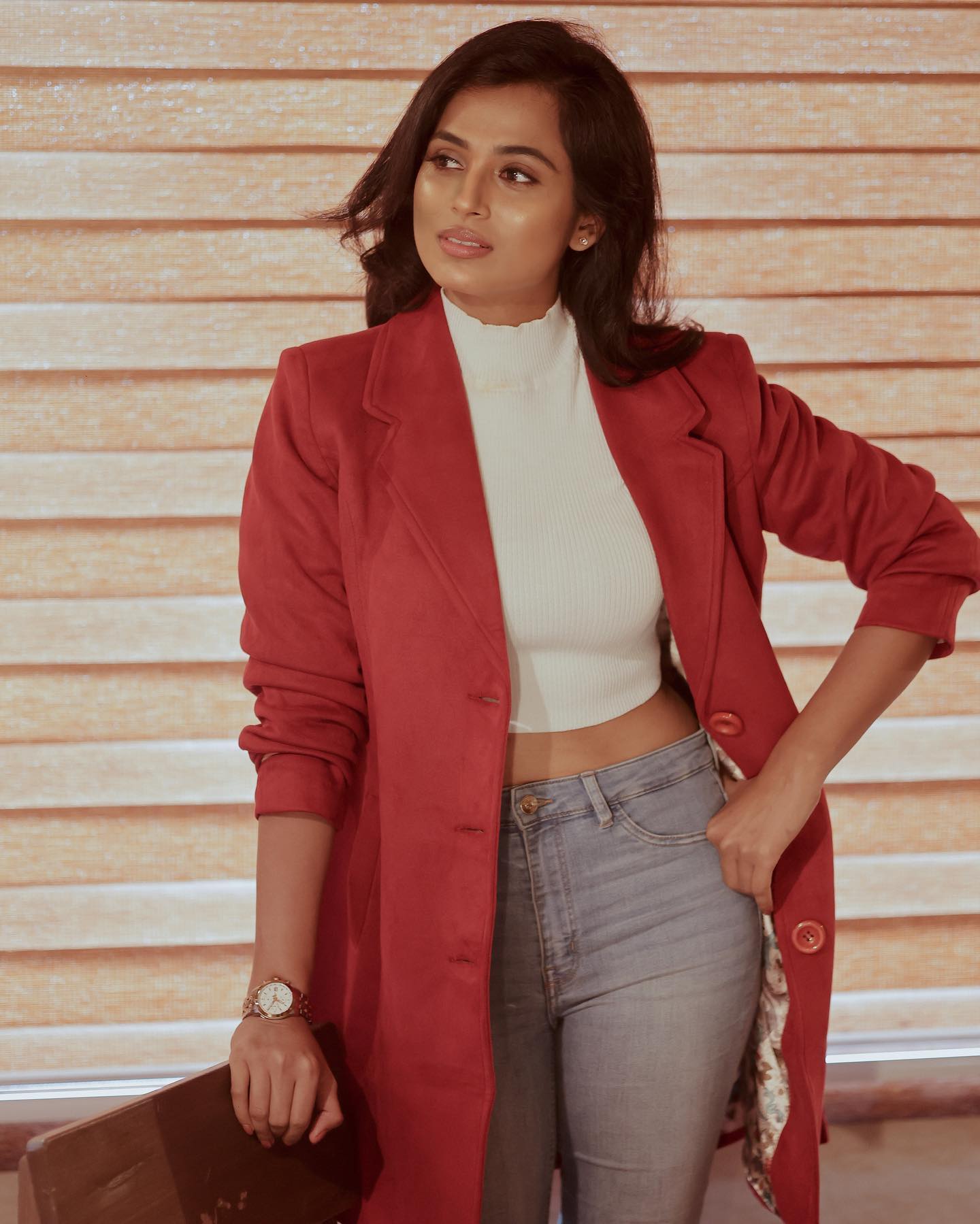 Ramya pandian posing in long coat in hollywood style photos getting viral