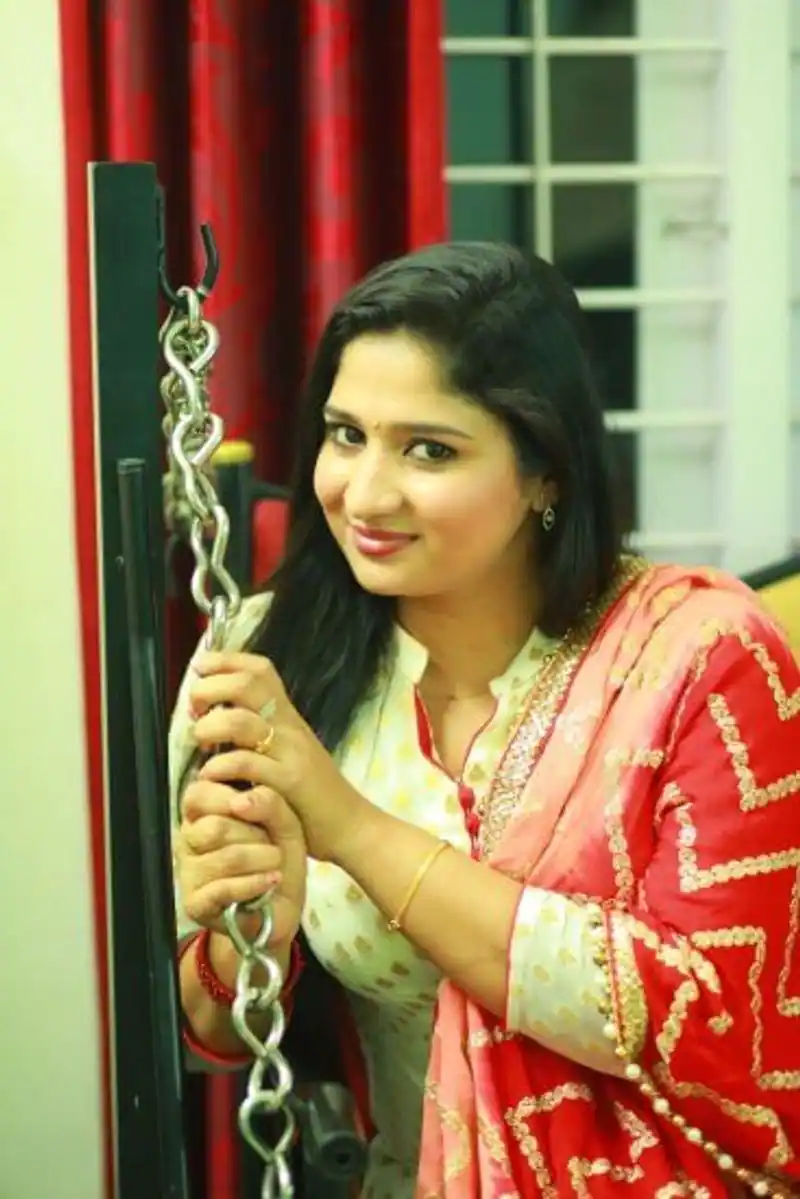 Popular serial actress drunk and drive the car police arrested video getting viral