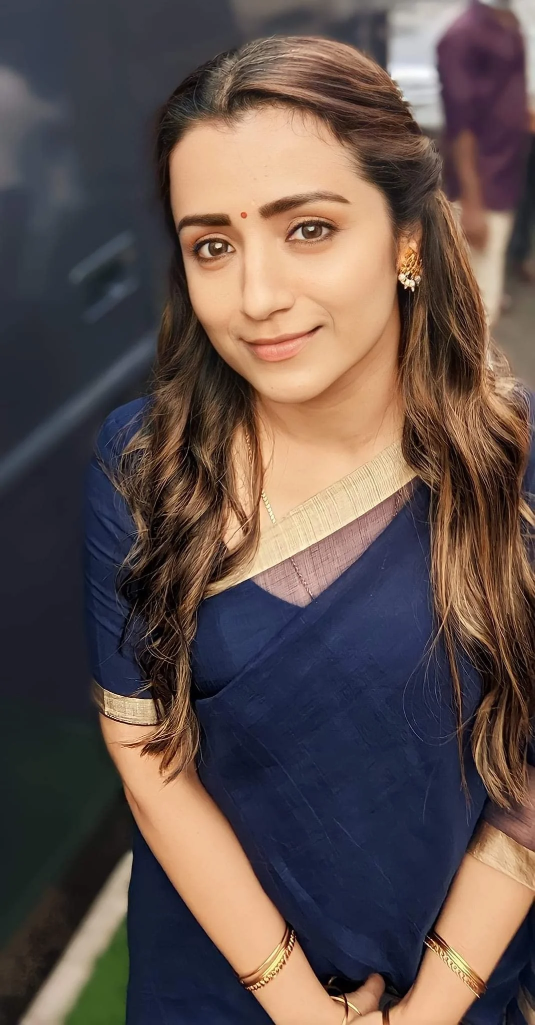 Trisha krishnan latest blue saree photos getting viral on social media