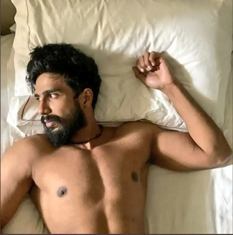 Popular actress amanda cerny removed dress in super market and made photoshoot