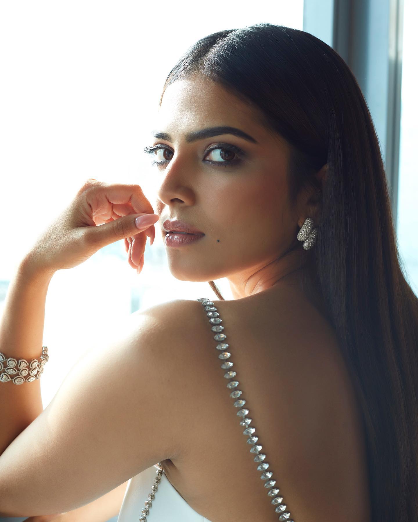 Malavika mohanan hot shining photos in white dress