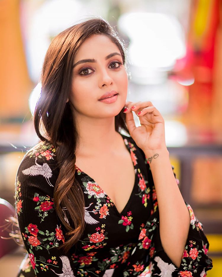 Smruthi venkat short gown photos getting viral on social media