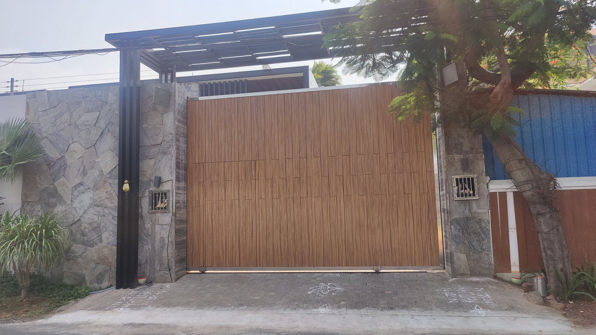 Thalapathy vijay kept hindu god idols in front gate