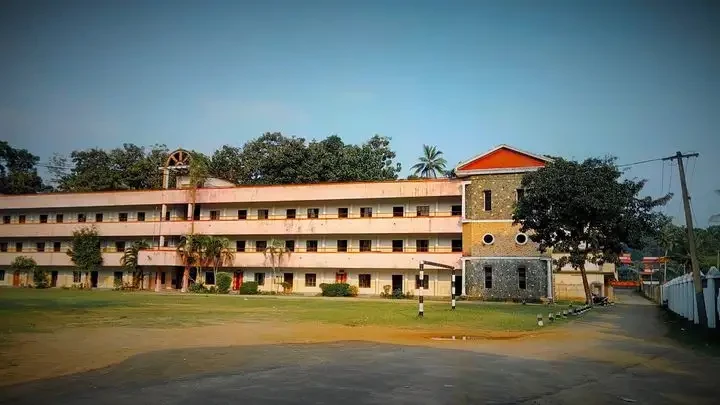 Nayanthara school and young photo with hm getting viral on social media