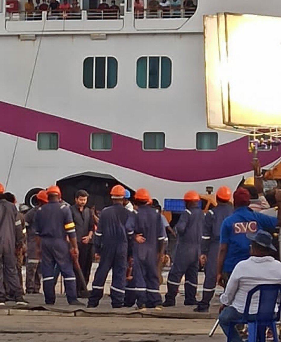 varisu vijay and rashmika romance video getting viral on social media