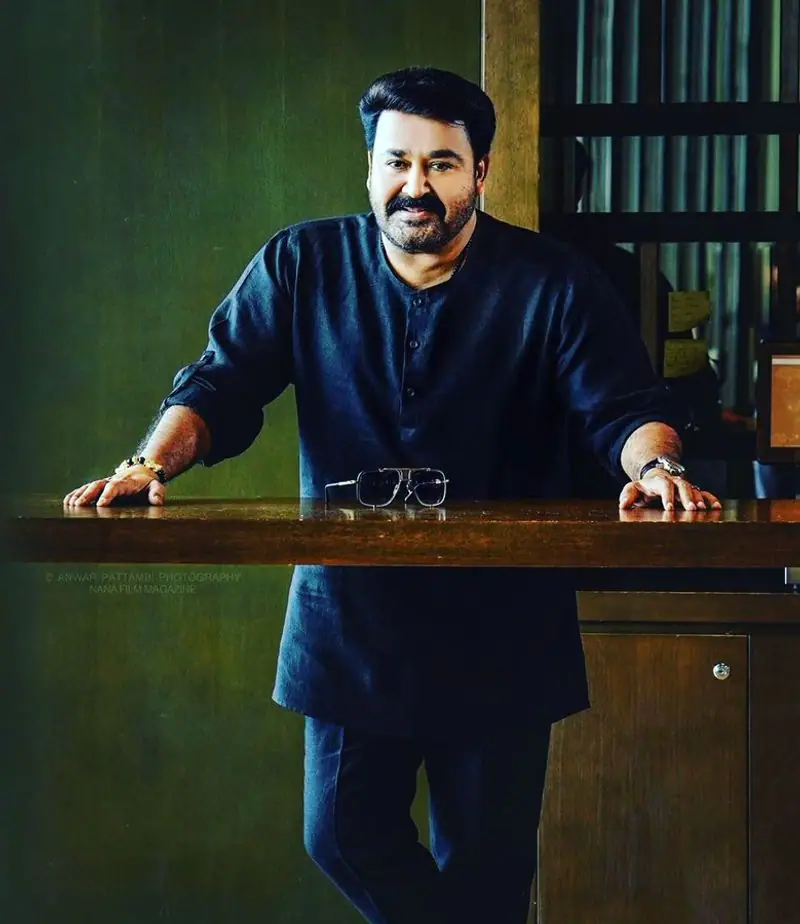 Mohanlal hugs actor seenivasan on stage on looking his condition