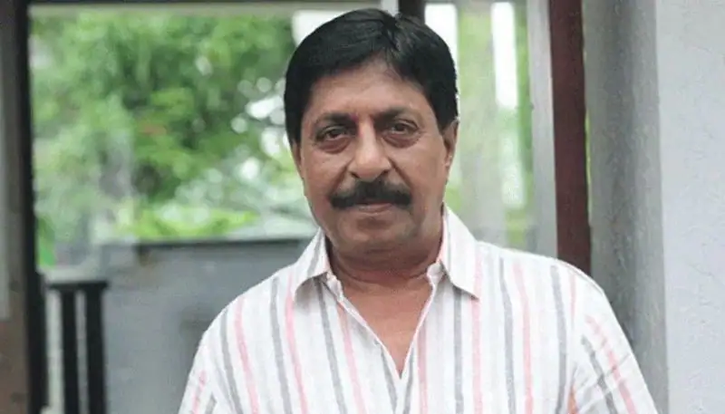 Mohanlal hugs actor seenivasan on stage on looking his condition