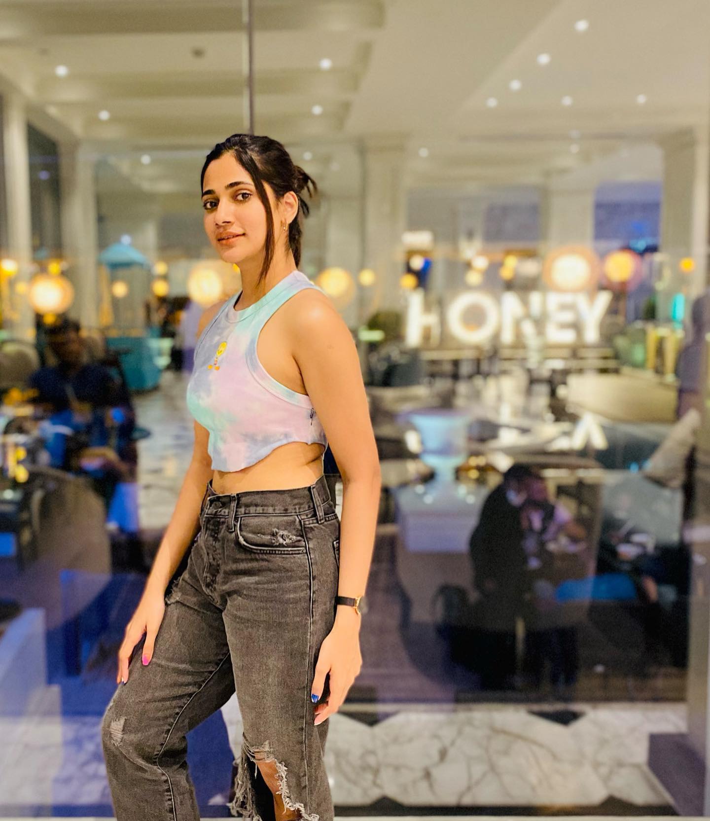 losliya hot photos in ultra modern glamour dress