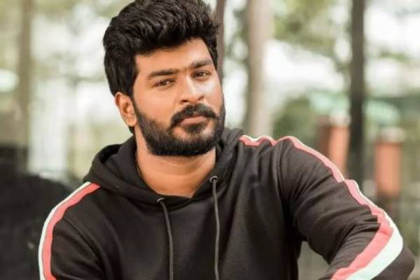 serial actor navin slapped assitant director and ad complaint against hero