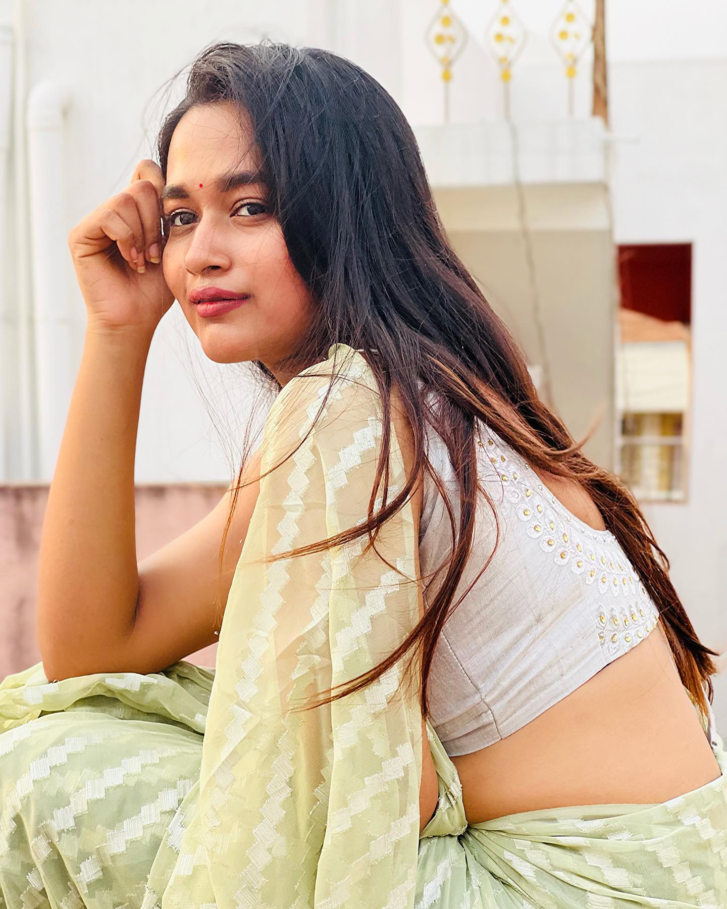 serial actress kaavya arivumani hot photos in saree and grand gown