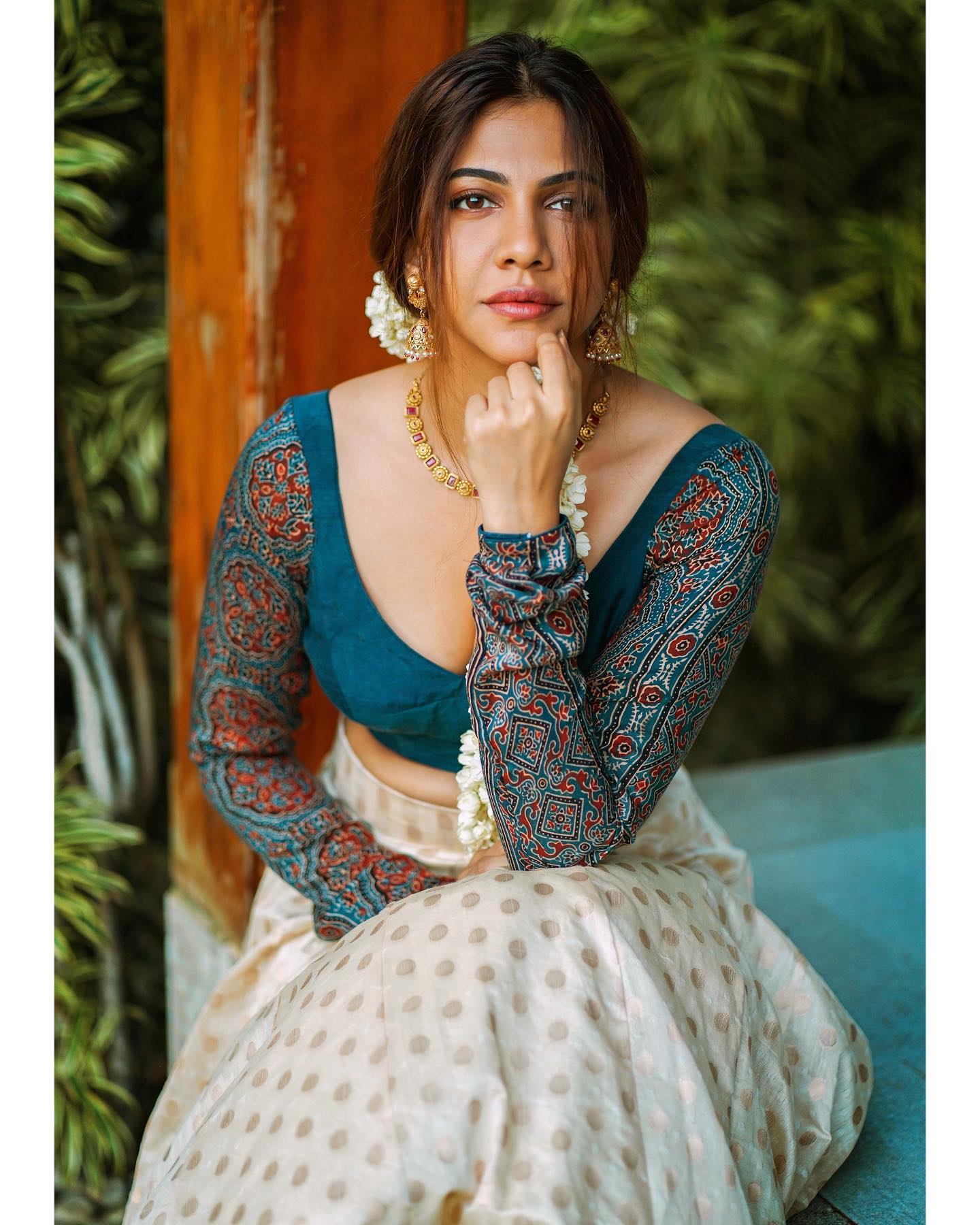 actress madonna sebastian hot glamour photos in low neck blouse