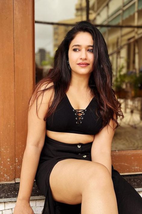 poonam bajwa hot structure showing video viral