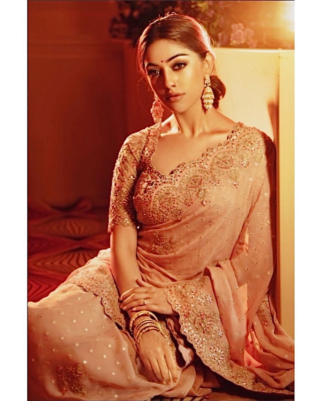 anu emmanuel hot photos in low neck dress