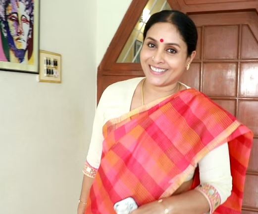 popular actress feels worry about not acting with thalapathy vijay