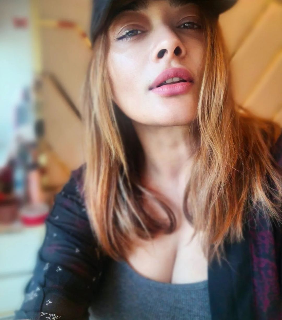 kiran rathod hot posing in glamour dress